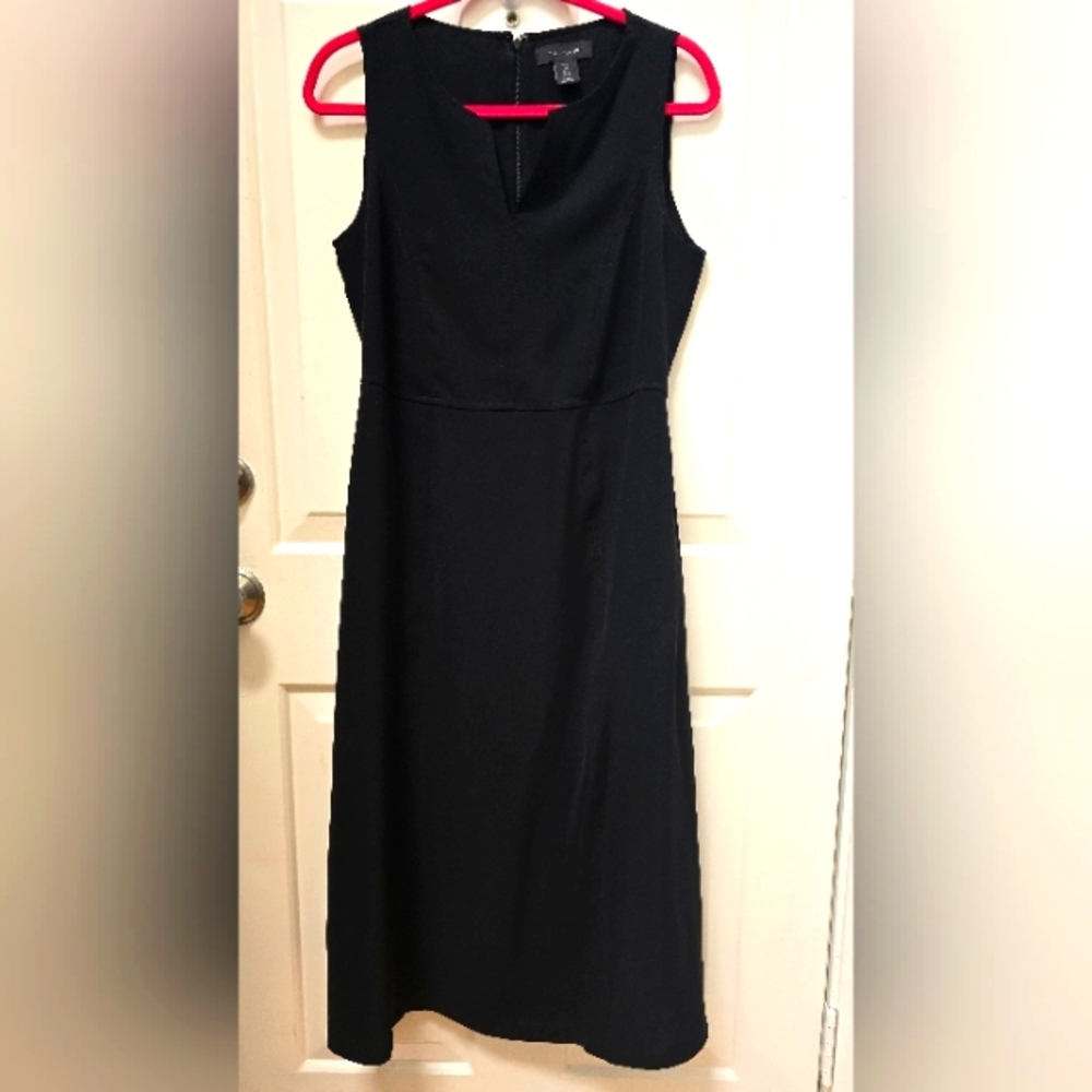 Tahari Sleeveless V-neck Sleeveless Black Lightweight Dress Size6